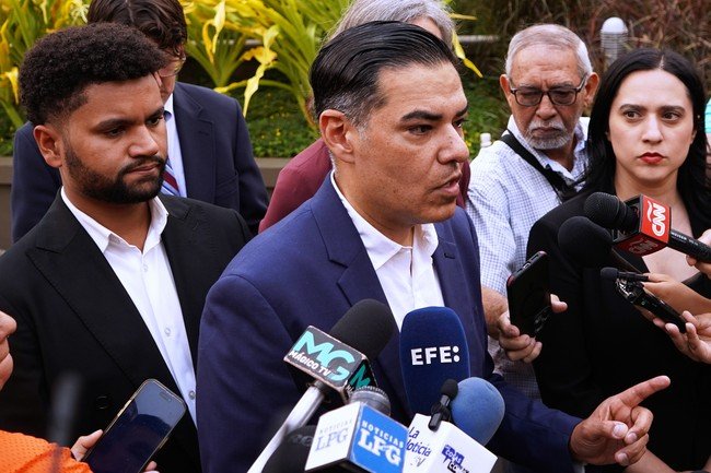 Election Rules Fight Puts Exposed As Pure Baloney in Focus