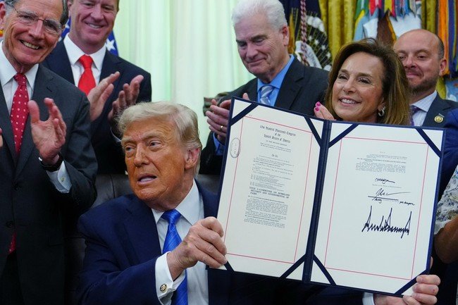 Immigration Fight Puts ICE in the Spotlight Report 1838