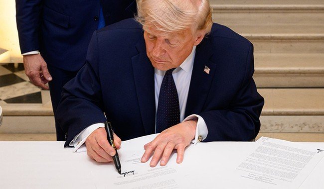 Four GOP Senators Join Democrats to Rebuke Trump on Iran