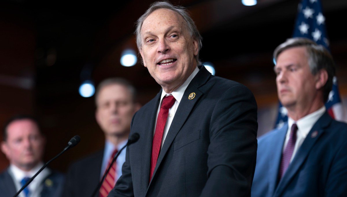 House Freedom Caucus defects on housing bill despite Trump