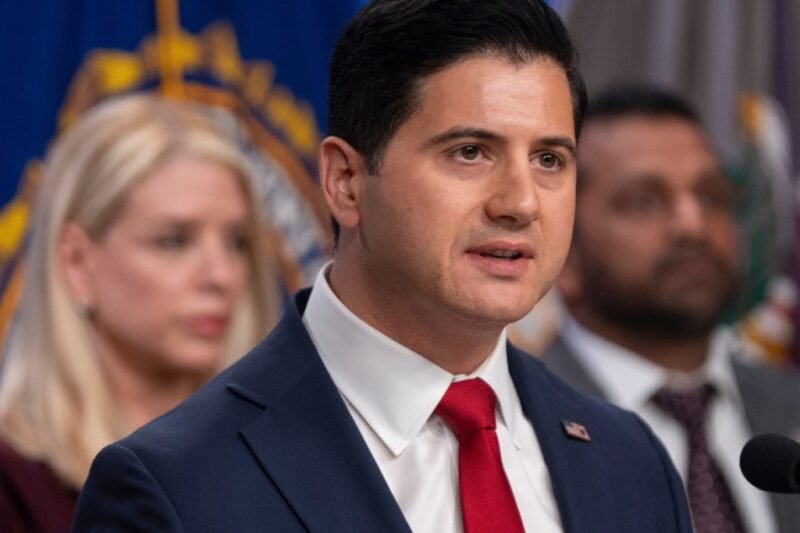 Immigration Fight Puts ICE in the Spotlight Report 2286