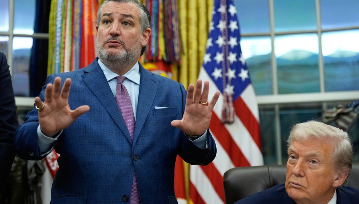 Trump jokes senators would install Cruz