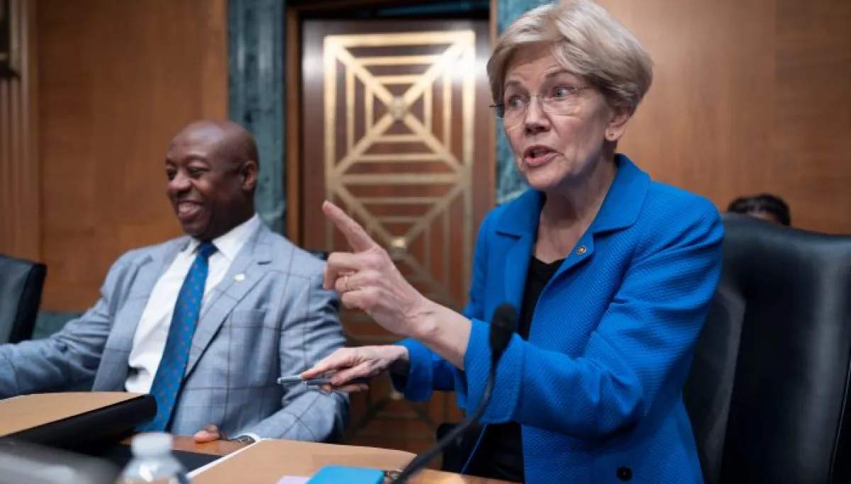 Elizabeth Warren says Republicans 'bow down' to Trump