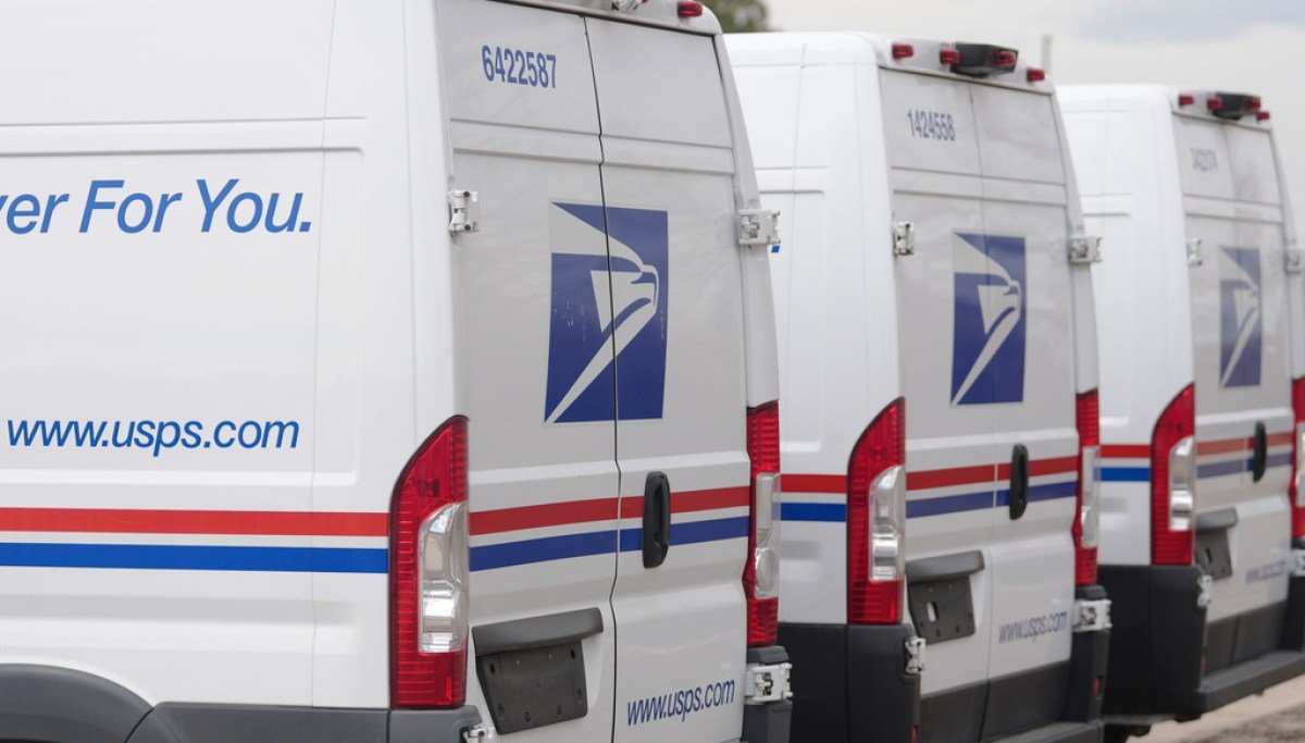 Appeals court hands Trump win in fight over 2020 USPS mail