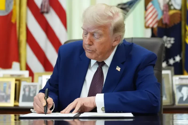 Trump makes a splash with Oval Office reflecting pool chart