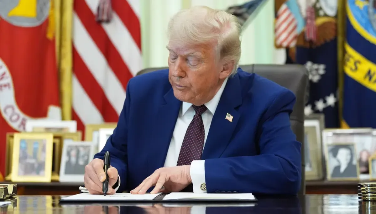 Trump makes a splash with Oval Office reflecting pool chart