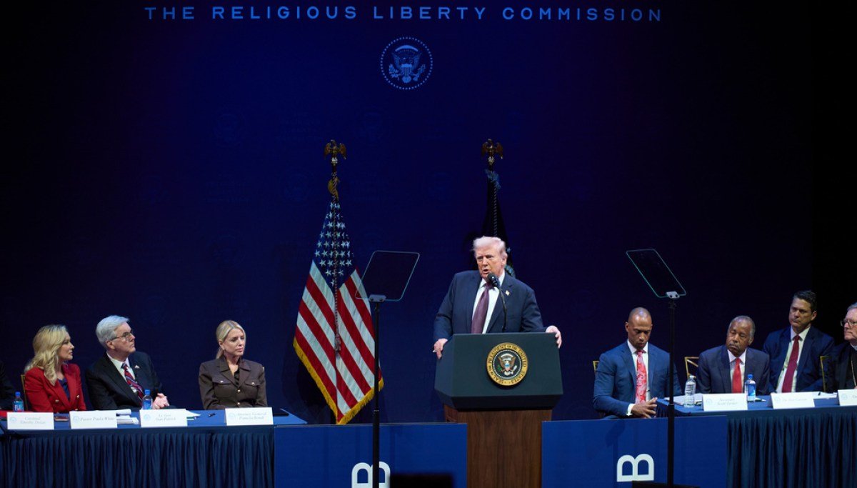 Trump commission unveils blueprint to expand US religious