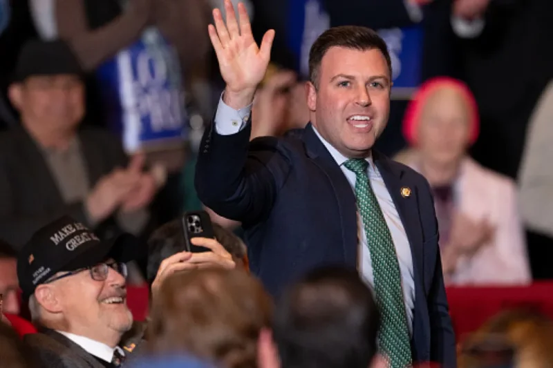 Vulnerable Republicans stick with Trump despite sliding approval