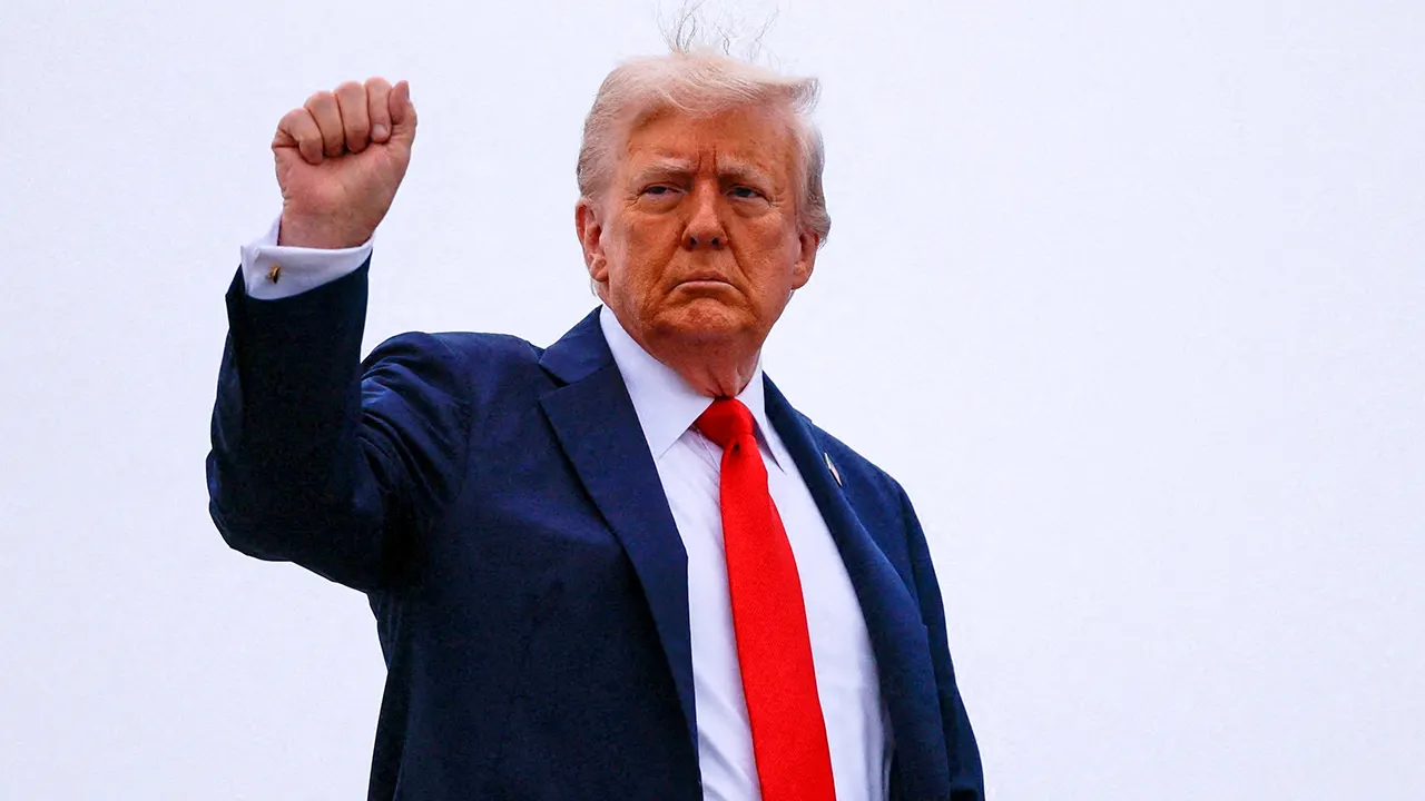 Trump backs both South Carolina GOP rivals