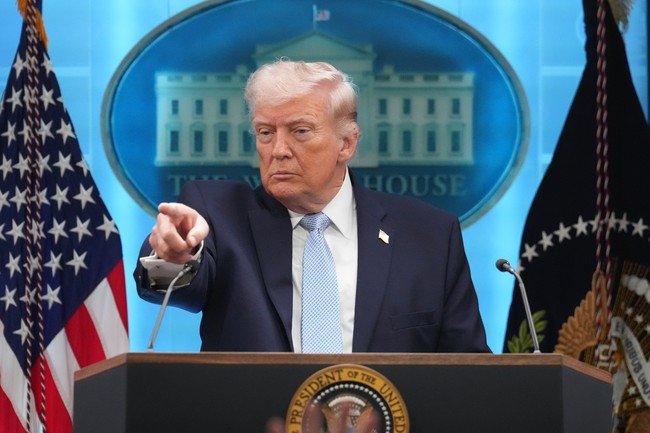 Trump Reverses Biden Border Surge As Zero-Release Streak Hits