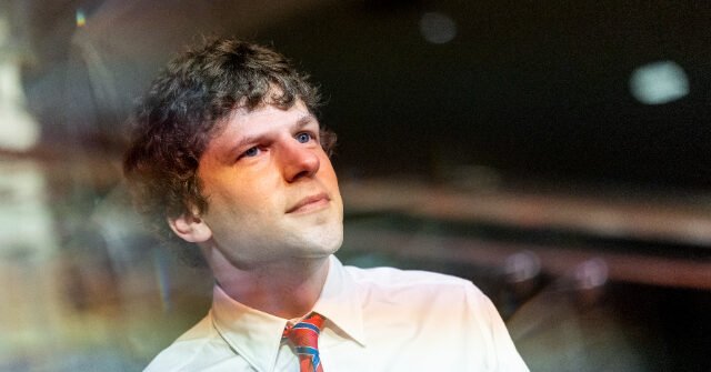 Jesse Eisenberg Mocks 'Silly' Hollywood Celebrities Ditching