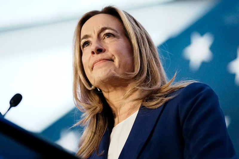 Immigration Fight Puts ICE in the Spotlight Report 2398